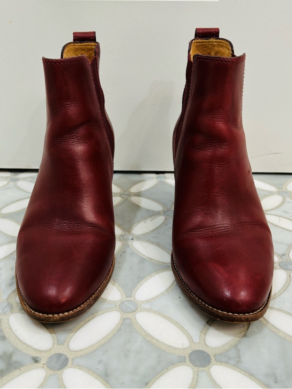 Madewell Carina Chelsea Boot in Cabernet Burgundy Leather Almond Toe - Size 7.5 - Picture 2 of 10
